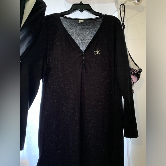 Woman’s Calvin Klein Top - Picture 2 of 5